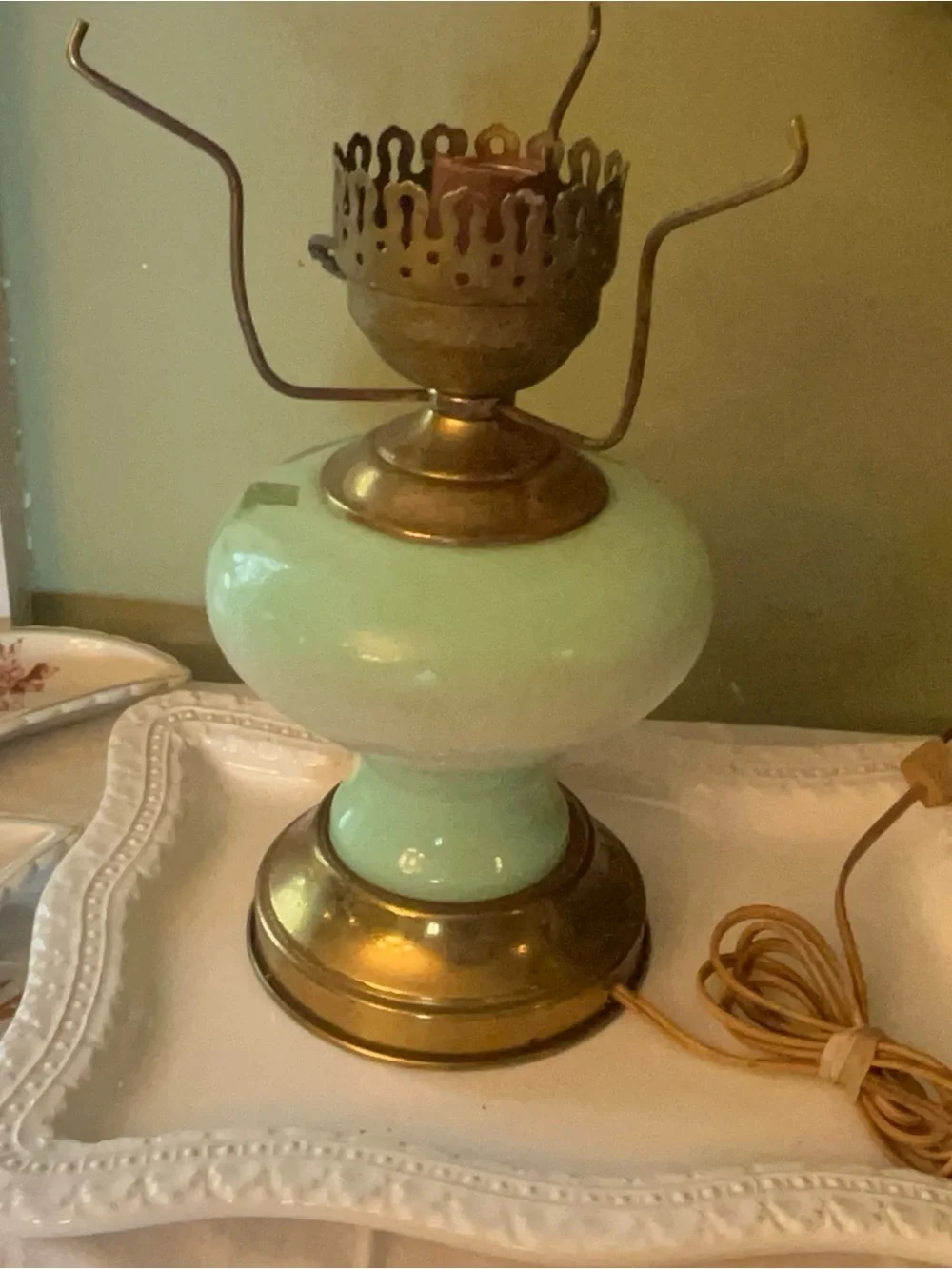 GWTW Traditional Victorian hurricane/parlor 3 way lamp handpainted antique brass